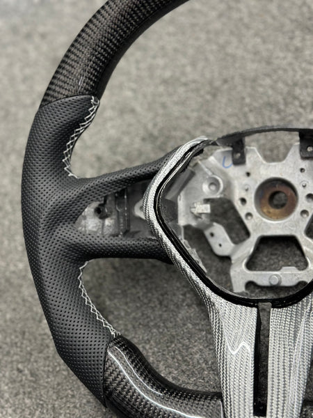 Carbon Fiber Steering Wheel + LED vz105011 | Infiniti Q50 2018-2021